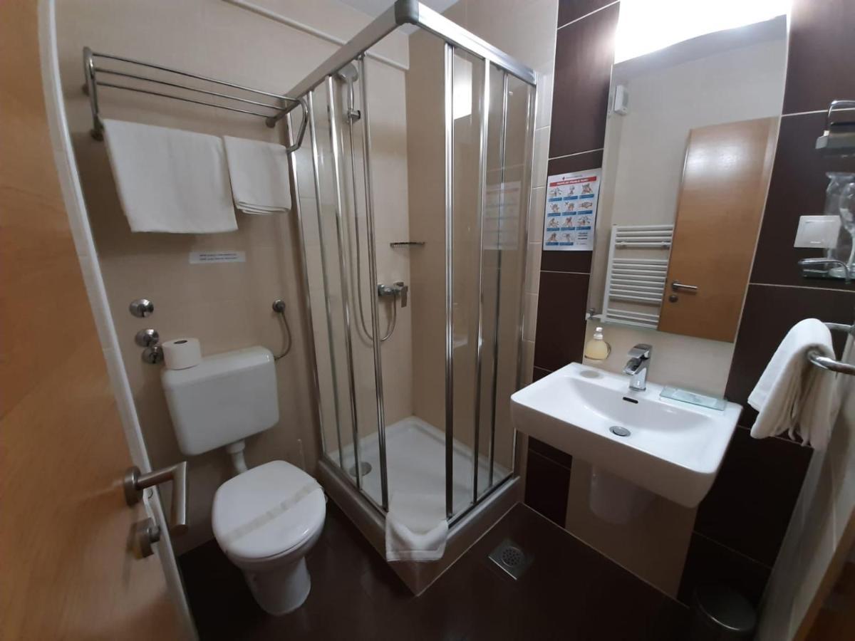 Hotel Garic Garesnica ภายนอก รูปภาพ