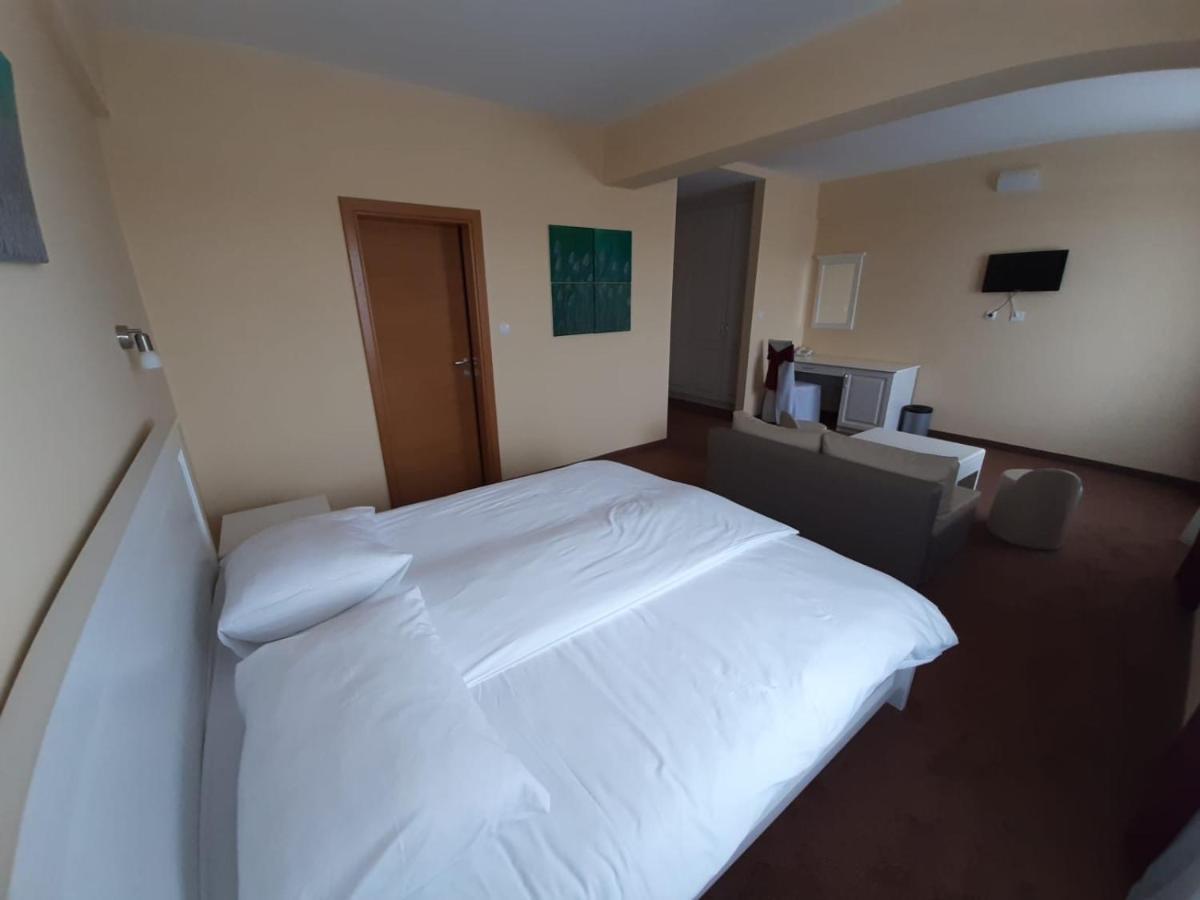 Hotel Garic Garesnica ภายนอก รูปภาพ