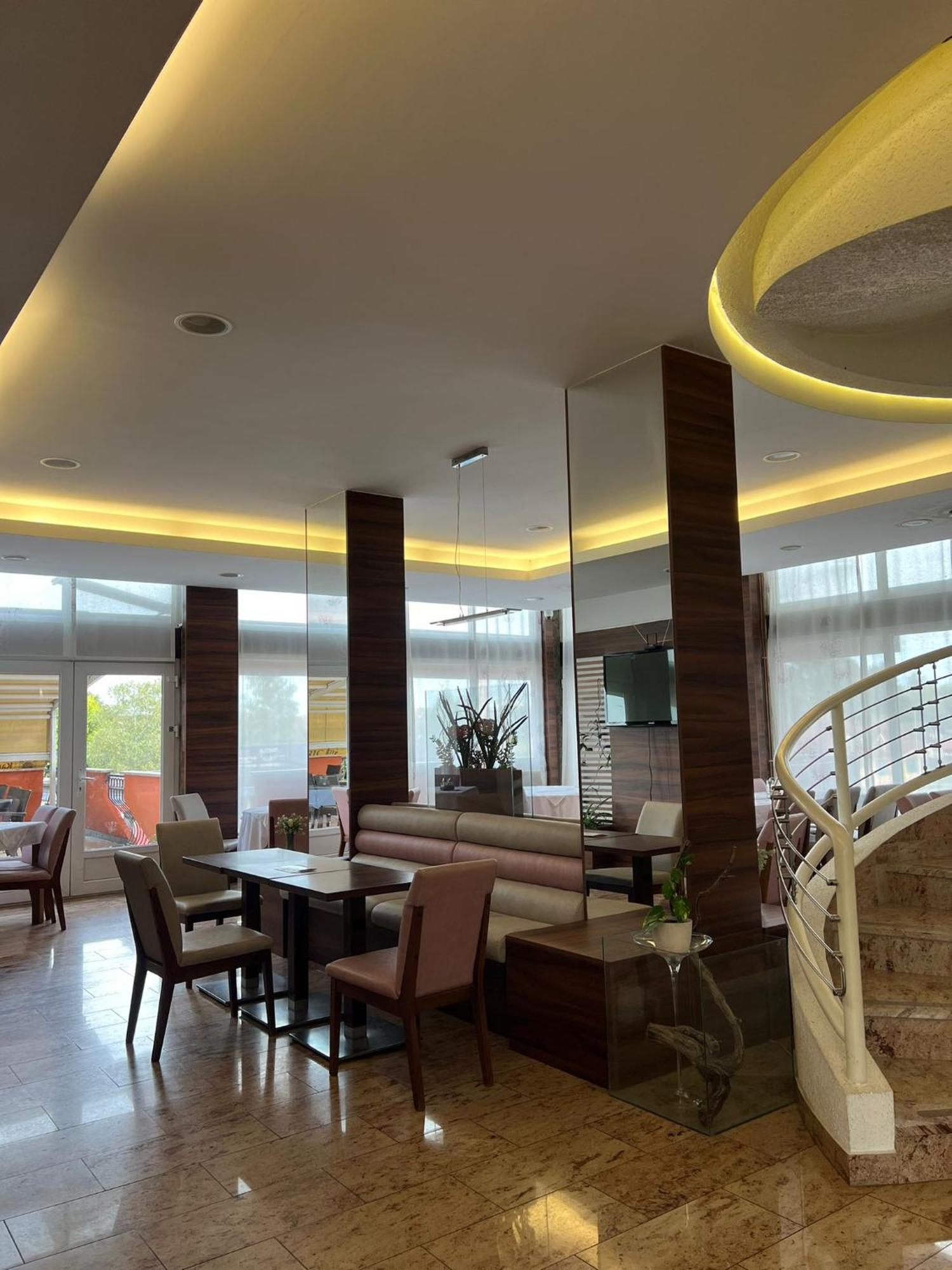 Hotel Garic Garesnica ภายนอก รูปภาพ
