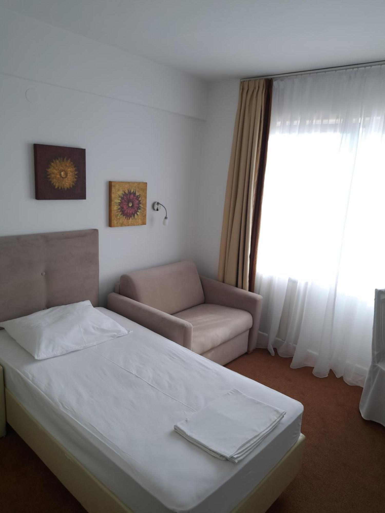 Hotel Garic Garesnica ภายนอก รูปภาพ
