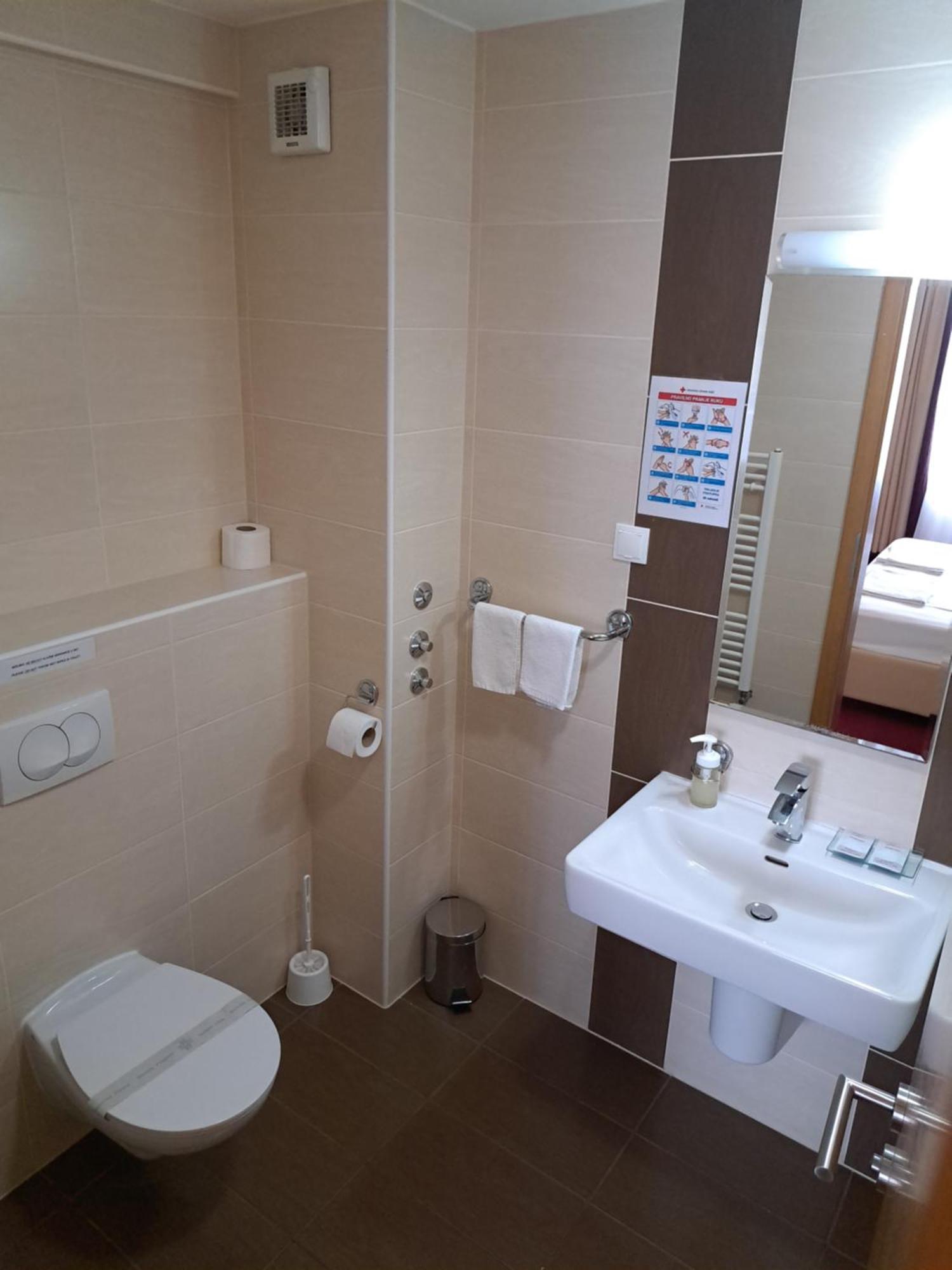 Hotel Garic Garesnica ภายนอก รูปภาพ