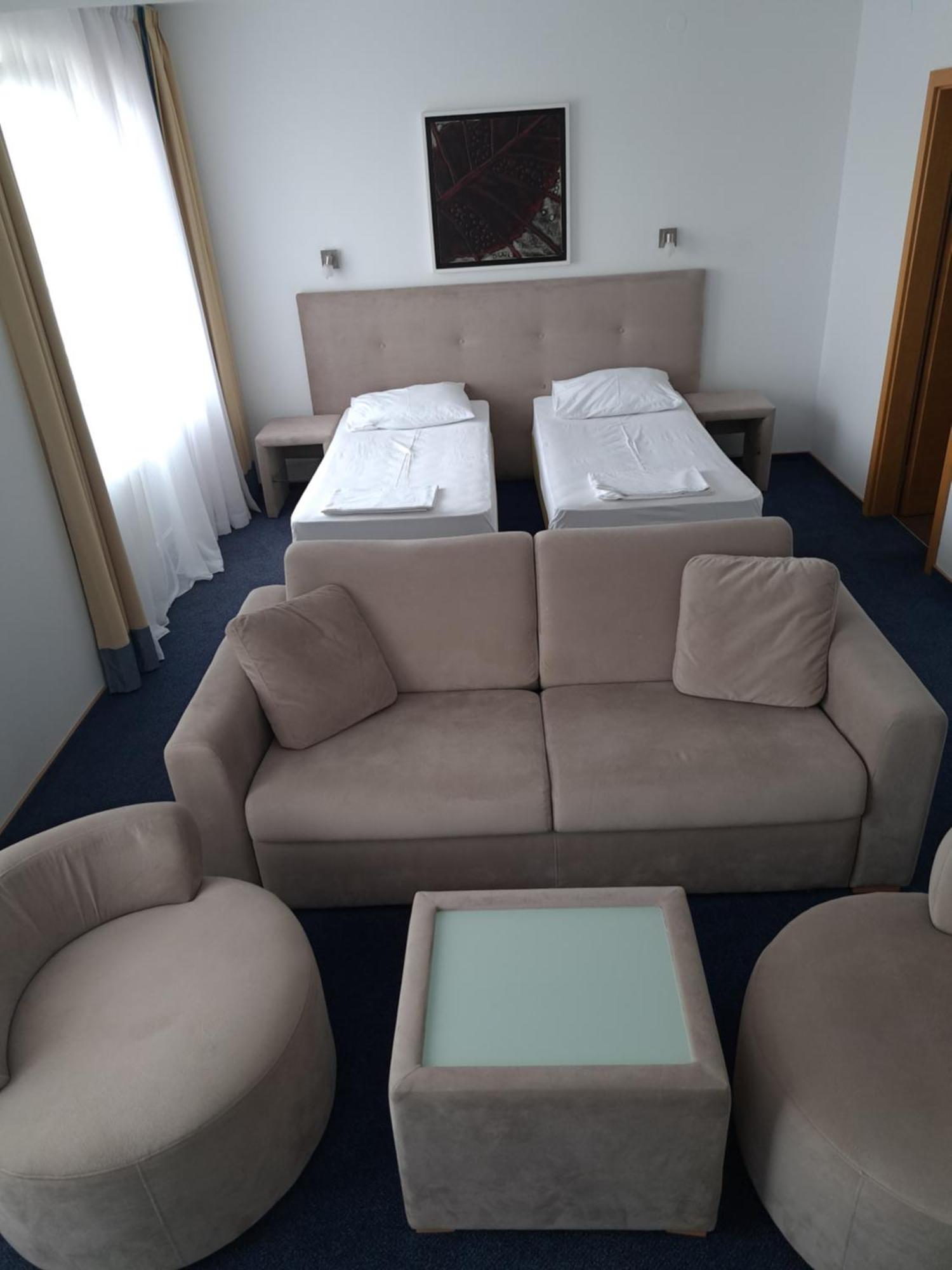 Hotel Garic Garesnica ภายนอก รูปภาพ