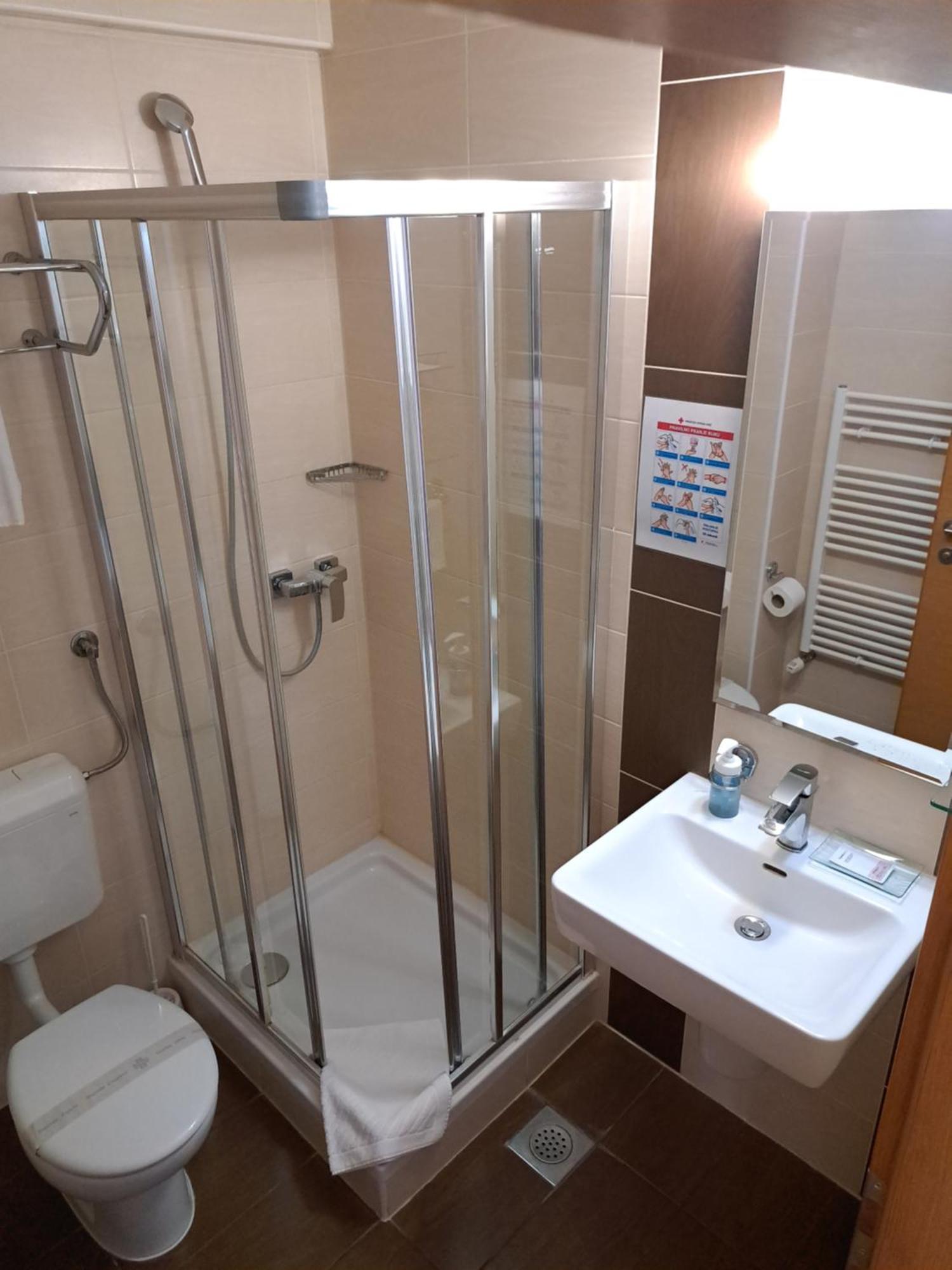 Hotel Garic Garesnica ภายนอก รูปภาพ