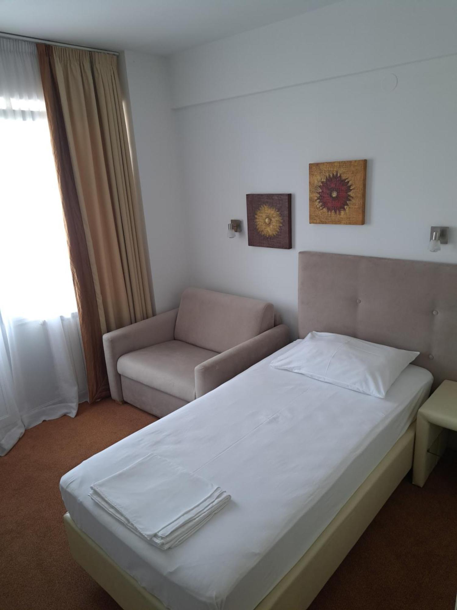 Hotel Garic Garesnica ภายนอก รูปภาพ